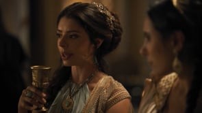 Isa como a enigmática e venenosa Fortuna em “O Senhor e a Serva”