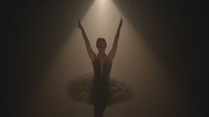 Cenas como bailarina em “Tendu”