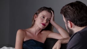 Personagem: esposa negligenciada / Situação: explode com marido após estreia