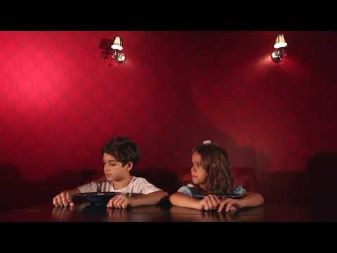 Cena em trio- Restaurante - atuando com a irmã Isis