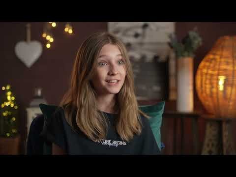 Carolina Chiele - 10 anos - Monólogo " Eu to cansada que riam de mim"