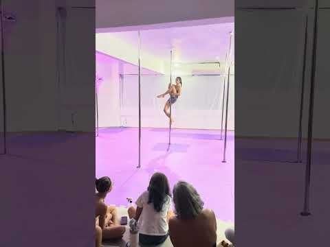 Chris Rebello - pole dance esportivo