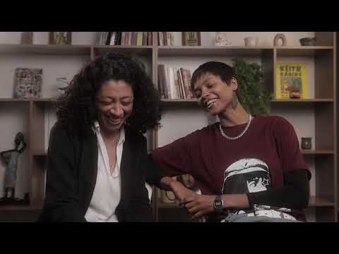 Amigas discutindo relação - Comédia