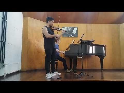 Vídeo Tocando Violino.