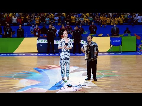 Vídeo cantando na abertura copa américa
