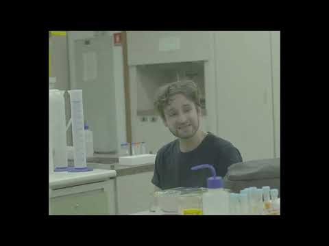 Cena do curta "Ainda Falamos das Flores" - drama