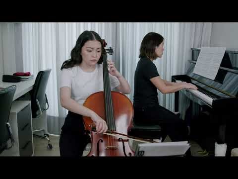 Tocando violoncelo (J.B. Lully - Gavotte) - grav. out/21