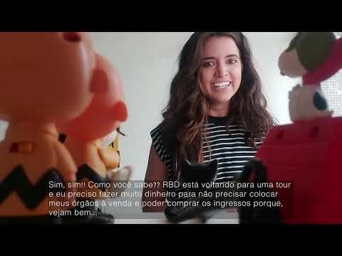 Atriz fluente em inglês e espanhol