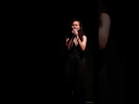 Cantando - "Todo mundo menos você"