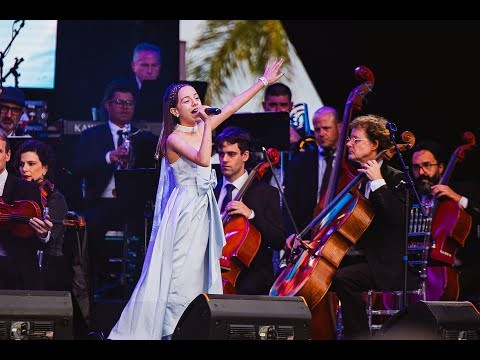 Taciana Baixo na Final do Festival SC Canta 2025