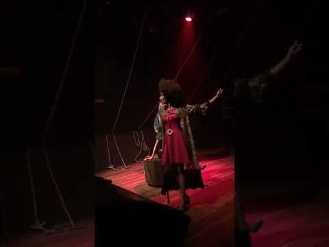 A palavra progresso na boca de minha mãe soava terrivelmente falsa.