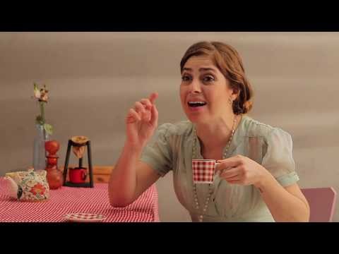 Cena da peça Consertam-se Imóveis // TIA DORA