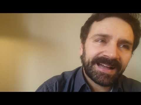 Douglas Simon cena em Espanhol