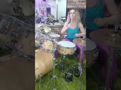 Tocando Bateria