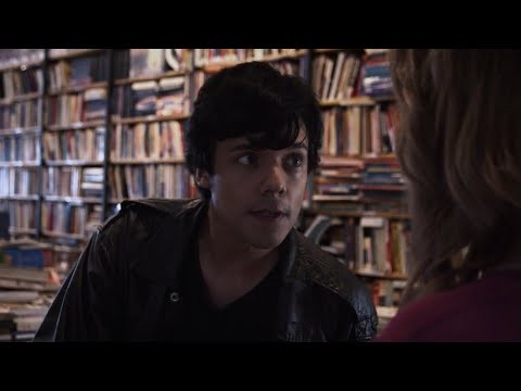 Cenas de Chase Hoffman em "Livros Usados"