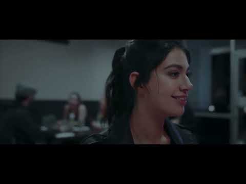 Cena em inglês e espanhol do filme "Lupita".