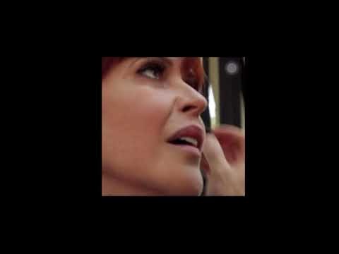 “A mulher de vermelho fogo”
