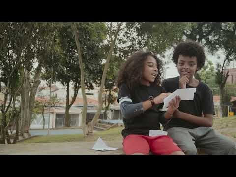 Curta Carrinho de Madeira