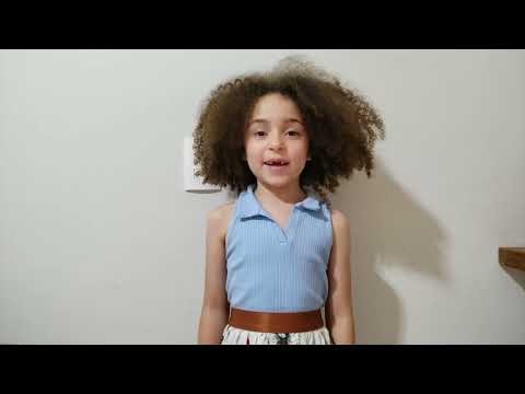 Valentina Leite falando um pouco do ela ama em fazer ,brincar, comer e assistir
