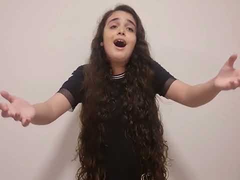 Carol Ratton interpretando Ariel, de "A Pequena Sereia". Monólogo e canto.