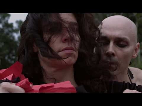 Escombros/Canción de Amor - Clipe da banda Naked Universe