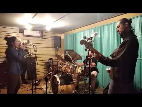 Denise Magalhães - Compilado vídeos cantando 2025