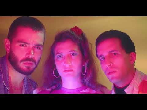 MARIA ELENA E O POTE DE GELEIA VENCIDO - curta metragem - cena Louise Portela