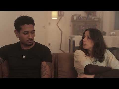 Cena dramática em dupla com movimento - Usuário de drogas