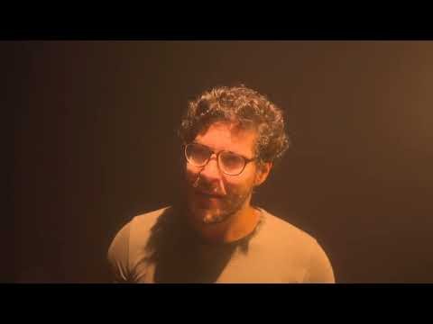 Curta Granada - personagem Levi