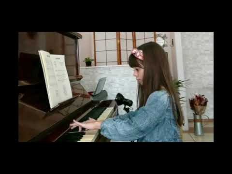 Tocando piano nível inicial
