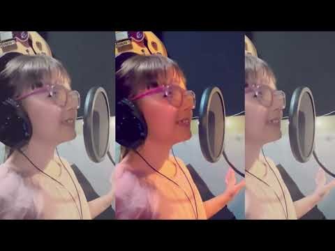 Rafa De Vita cantando “Ninguém me Cala” (Aladim)