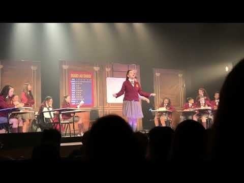 Cena Summer Hathaway - Duda Efroin (Escola de Rock, O Musical)