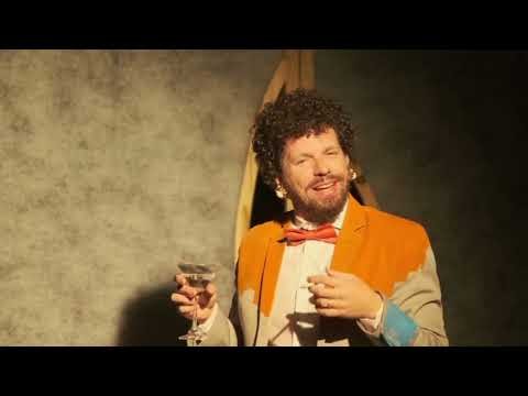 Samuel Giacomelli em cena do espetáculo MELHORES IRMÃOS (2023)