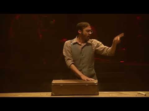 O Vizinho - montagem da peça "A Palavra Progresso (...)" de Matei Vizniek
