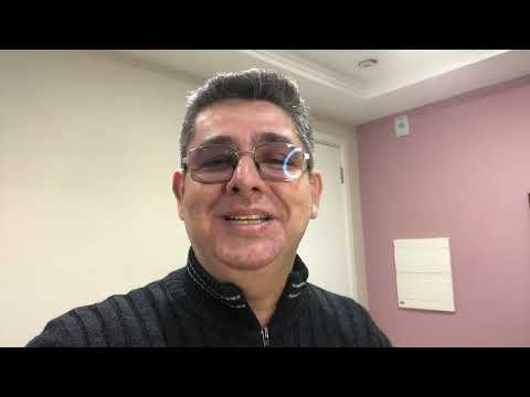 Vídeo de apresentação com óculos.