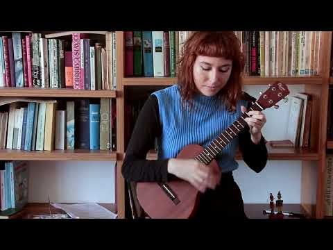 Isa Meneghini | Habilidades | Ukelele