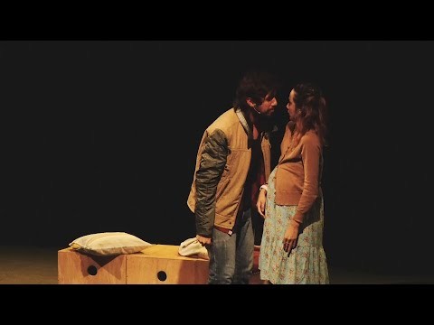 Cena - Titto Gonçalves e Mari Amaral - Garçonete (Waitress)