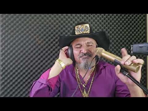 Cantanto a musica Jogado na rua= Guilherme e Santiago