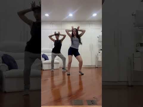 Dançando K-pop em dupla
