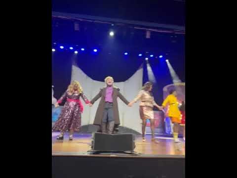 Gabi Amaral em DPA / GLOOB a com grande elenco em apresentação em Brasília