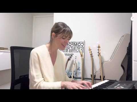 Karla Hill | Habilidades | Piano e Canto